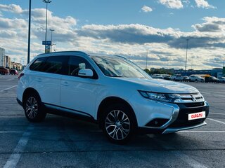 2015 Mitsubishi Outlander III Рестайлинг, белый, 1500000 рублей, вид 2