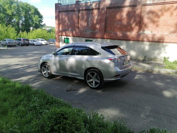 2010 Lexus RX 450h III, серебристый, 2399999 рублей - вид 3
