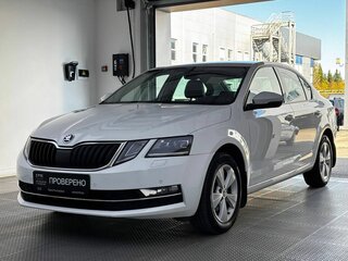2018 Skoda Octavia III (A7) Рестайлинг, белый, 1820000 рублей, вид 1