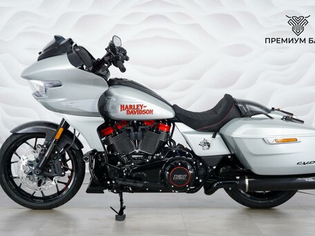 2025 Harley-Davidson CVO Road Glide ST, серебристый, 5449000 рублей, вид 2