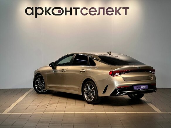 2021 Kia K5 III, жёлтый - вид 4