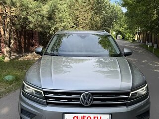 2019 Volkswagen Tiguan II, серебристый, 2570000 рублей, вид 2