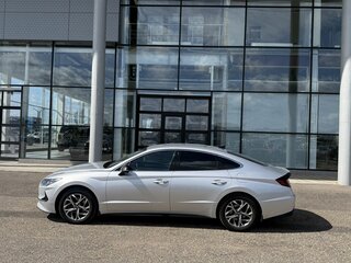 2021 Hyundai Sonata VIII (DN8), серебристый, 1755000 рублей, вид 4