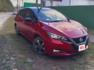 2020 Nissan Leaf II (ZE1), красный, 2200000 рублей, вид 3
