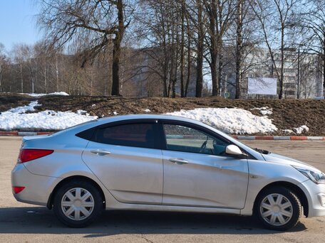 2014 Hyundai Solaris I Рестайлинг, серебристый, 625000 рублей, вид 5