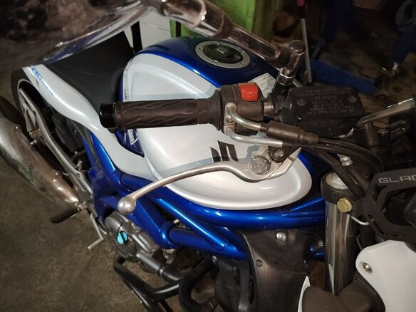 2011 Suzuki SFV 400 Gladius, синий - вид 6