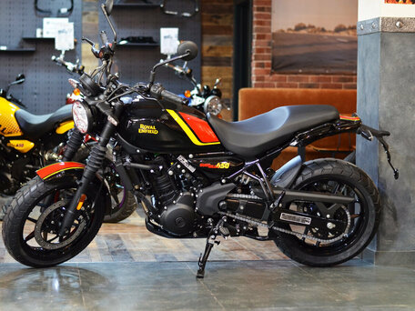 2025 Royal Enfield Guerrilla 450, чёрный, 551000 рублей, вид 2