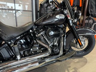 2021 Harley-Davidson Heritage, серый, 3500000 рублей, вид 3