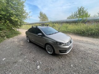 2015 Volkswagen Polo V Рестайлинг, бежевый, 750000 рублей, вид 1