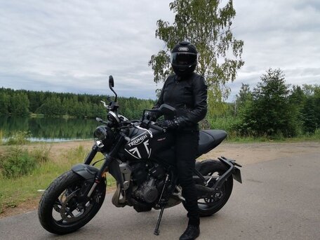 2021 Triumph Trident 660, чёрный, 888888 рублей, вид 3