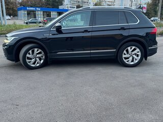 2021 Volkswagen Tiguan II Рестайлинг, чёрный, 2500000 рублей, вид 5