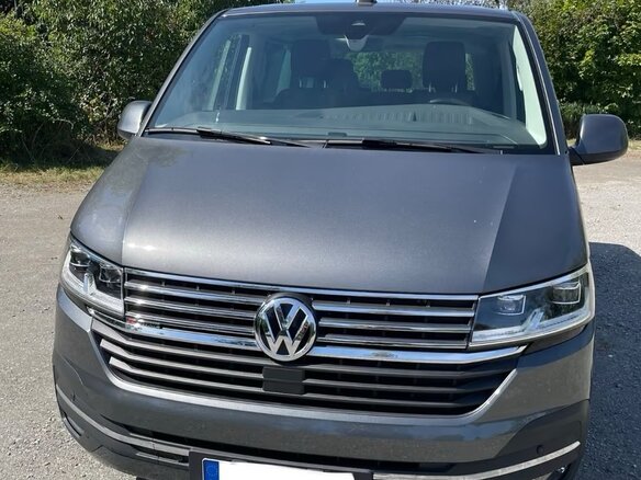 2022 Volkswagen Multivan T6 Рестайлинг, серый, 4840007 рублей - вид 1