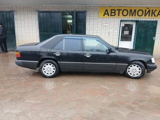 1990 Mercedes-Benz W124 230 4-speed, чёрный, 200000 рублей, вид 4