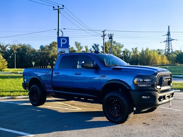 2021 RAM 2500, синий, 8500000 рублей - вид 25