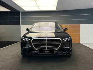 2026 Mercedes-Benz S-Класс 680 Long 4MATIC Guard VII (W223) Рестайлинг, чёрный, 145000000 рублей, вид 2