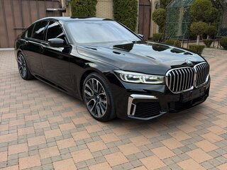 2019 BMW 7 серии 740d xDrive VI (G11/G12) Рестайлинг, чёрный, 5800000 рублей, вид 3