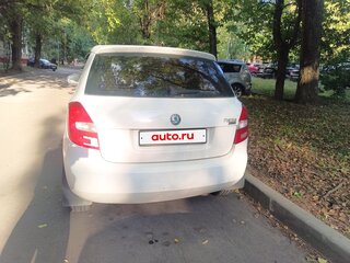 2011 Skoda Fabia II Рестайлинг, белый, 350000 рублей, вид 2