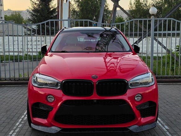 2015 BMW X6 50i II (F16), красный, 3850000 рублей - вид 2