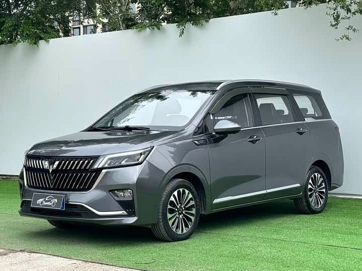 Открыть фотографии: Wuling Jiachen