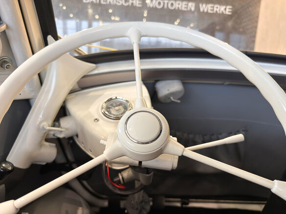 1956 BMW Isetta, жёлтый - вид 17