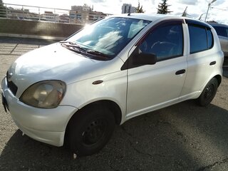 2002 Toyota Vitz I (P10), белый, 300000 рублей, вид 1