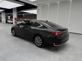 2022 Lexus ES 200 VII Рестайлинг, чёрный, 4200000 рублей, вид 2