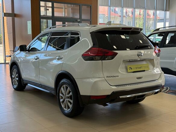 2017 Nissan Rogue II Рестайлинг, белый, 1350000 рублей - вид 2