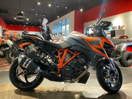 2023 KTM 1290 Super Duke GT, чёрный, 1728000 рублей, вид 2