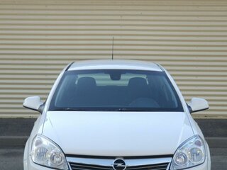 2010 Opel Astra H Рестайлинг, белый, 620000 рублей, вид 1