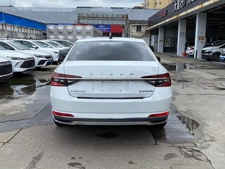 2022 Skoda Superb III Рестайлинг, белый, 2070000 рублей, вид 5