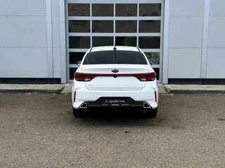 2021 Kia Rio IV Рестайлинг, белый, 1300000 рублей, вид 4