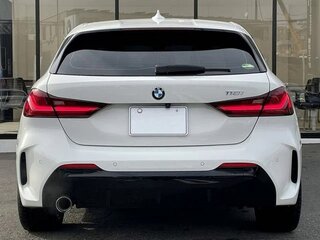 2022 BMW 1 серии 118i III (F40), белый, 1474000 рублей, вид 4