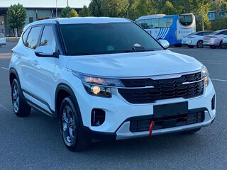 2023 Kia Seltos I Рестайлинг, белый, 1950000 рублей, вид 3