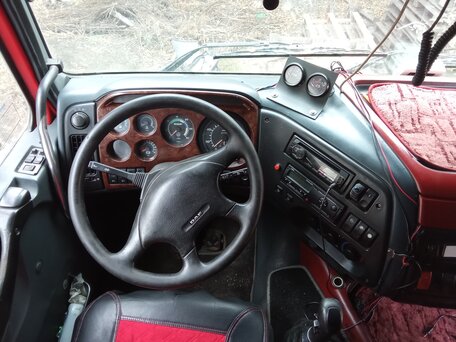 2000 DAF XF 95, красный, 3000000 рублей, вид 3