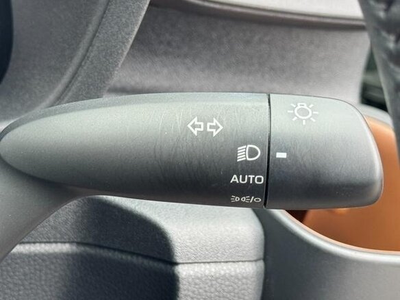 2023 Toyota Sienta III, зелёный - вид 18