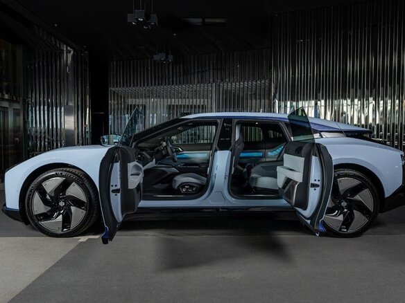 2023 HiPhi Z 120 kWh, голубой, 9500000 рублей