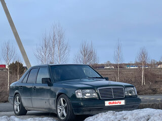 1989 Mercedes-Benz W124 230, зелёный, 500000 рублей, вид 3