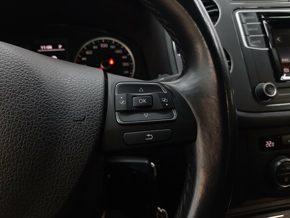 2015 Volkswagen Tiguan I Рестайлинг, серебристый - вид 16
