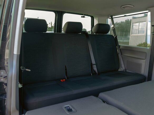2021 Volkswagen Caravelle T6 Рестайлинг, чёрный, 3735000 рублей - вид 16
