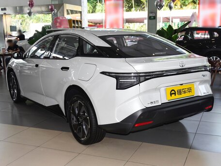 2026 Toyota bZ3, белый, 2512000 рублей, вид 4