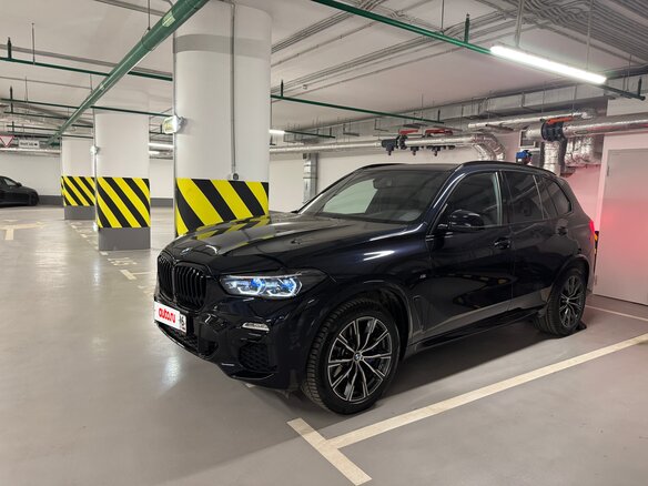 2021 BMW X5 40i IV (G05/G18), чёрный, 8150000 рублей