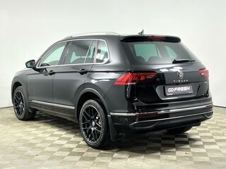 2021 Volkswagen Tiguan II Рестайлинг, чёрный, 2040000 рублей, вид 2