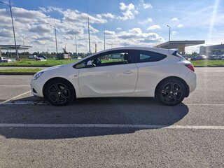 2013 Opel Astra GTC J Рестайлинг, белый, 700000 рублей, вид 3