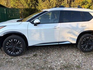 2024 Nissan Rogue III Рестайлинг, белый, 2480000 рублей, вид 4