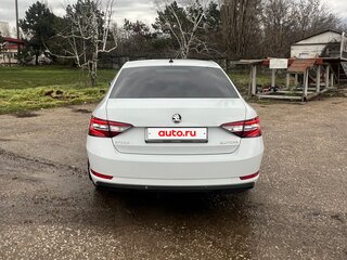 2015 Skoda Superb III, белый, 1725000 рублей, вид 3