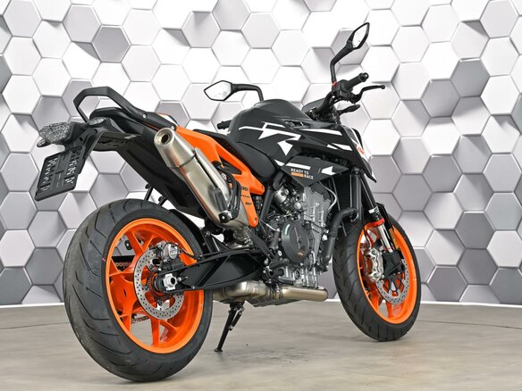2023 KTM 890 Duke GP, чёрный, 899000 рублей - вид 6