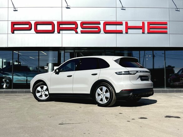 2021 Porsche Cayenne III, серый, 7750000 рублей - вид 2