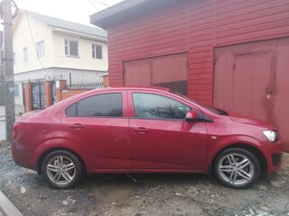 2013 Chevrolet Aveo II, красный, 650000 рублей, вид 2