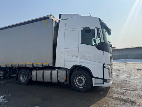 2021 Volvo FH, белый, 9300000 рублей, вид 2