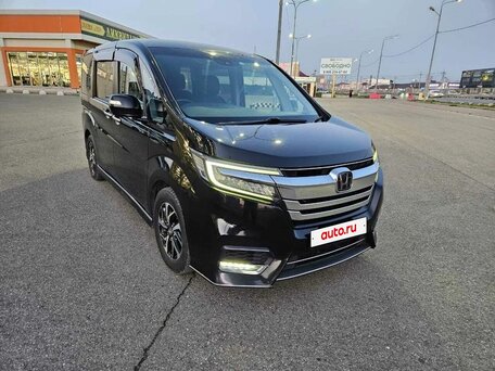 2017 Honda Stepwgn Spada V Рестайлинг, чёрный, 1890000 рублей, вид 2